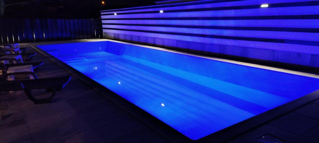 Leonchic - Guest House Com Piscina De Agua Salgada Barcelos Exterior foto